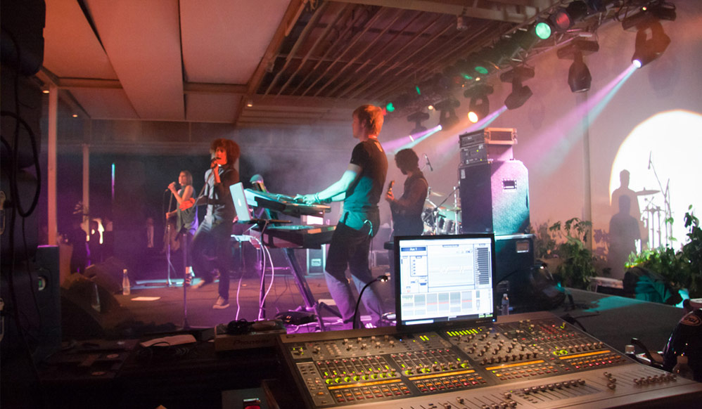 LIVE BANDS